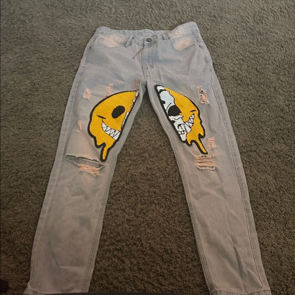 Gray Distressed Men's Jeans with Graphic Design